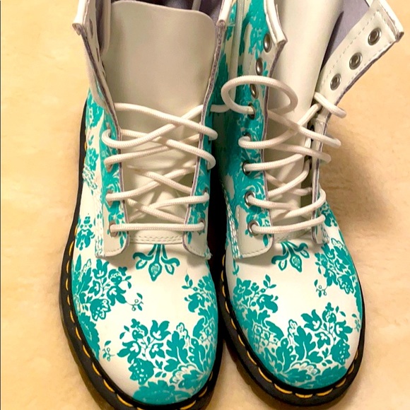Dr. Martens Shoes - 🔥🌟SUPER RARE🌟🔥Dr Martens with Teal Flocked
